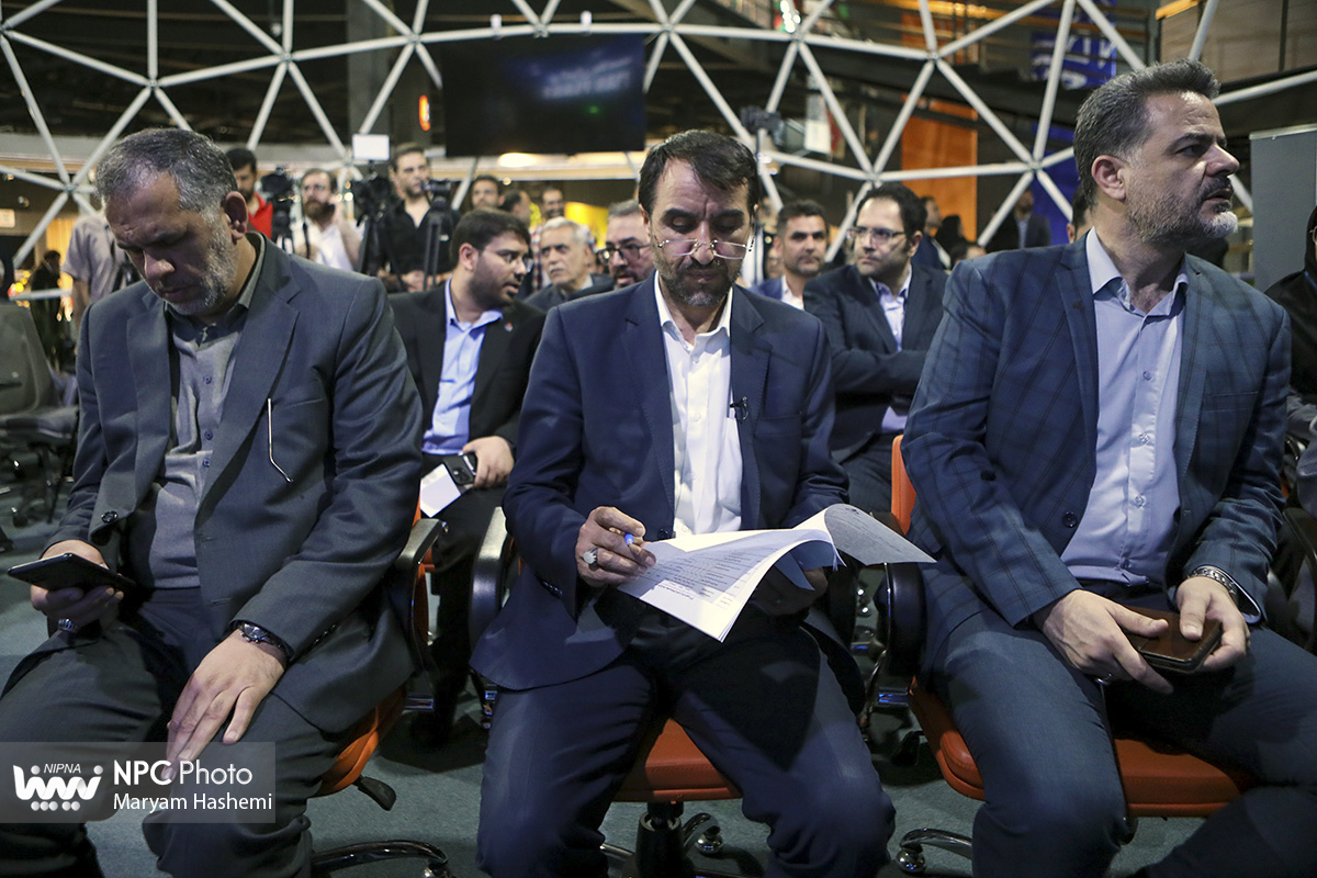 مراسم امضای قرارداد و تفاهم نامه و رونمایی از محصول شرکت ملی صنایع پتروشیمی 21