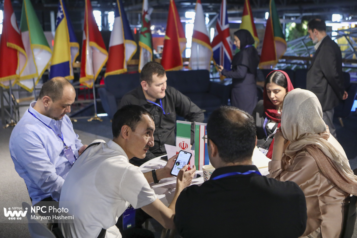 جلسات B2B در حاشیه دومین روز از هجدهمین نمایشگاه بین‌المللی ایران‌پلاست 1
