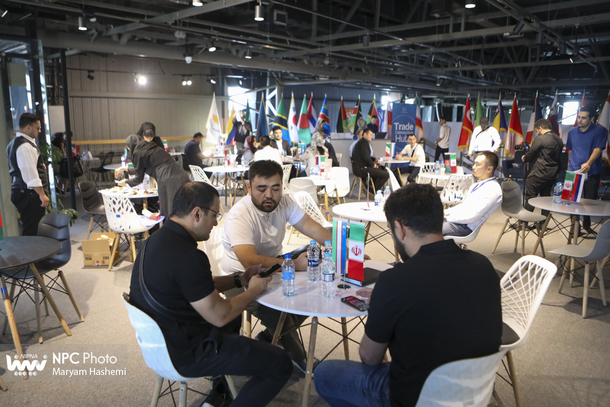 جلسات B2B در حاشیه دومین روز از هجدهمین نمایشگاه بین‌المللی ایران‌پلاست 11