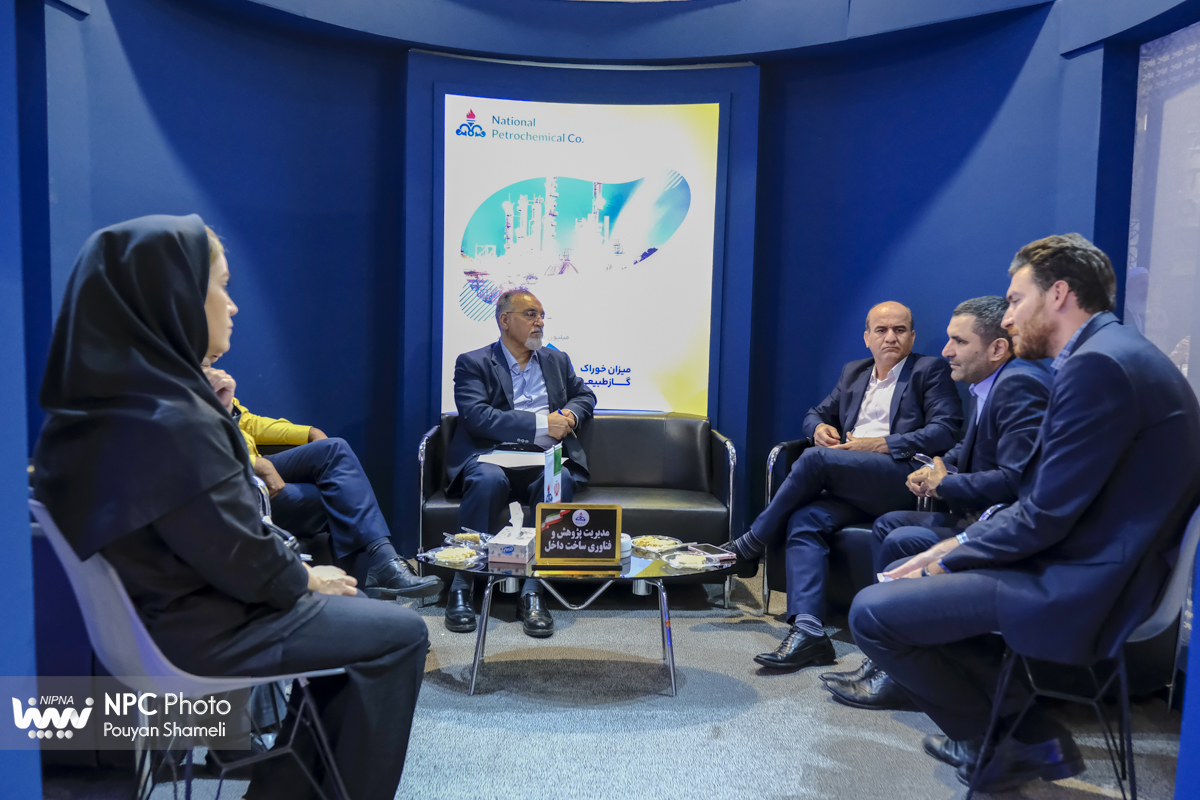 غرفه شرکت ملی صنایع پتروشیمی در دومین روز از هجدهمین نمایشگاه بین‌المللی ایران‌پلاست 32