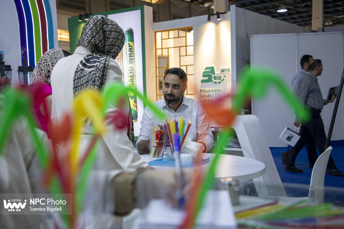 سالن 11 و 10 در دومین روز از هجدهمین نمایشگاه بین المللی ایران پلاست 17