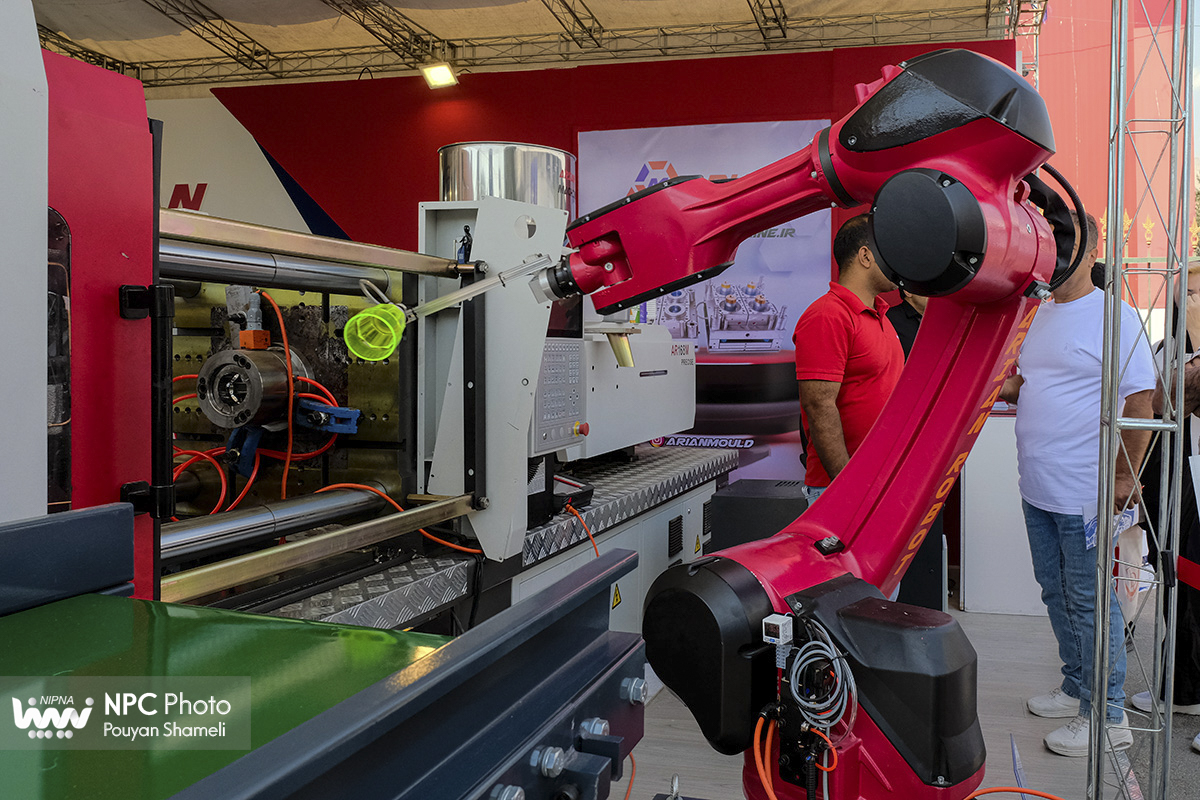 حاشیه های سومین روز از هجدهمین نمایشگاه بین‌المللی ایران‌پلاست 9