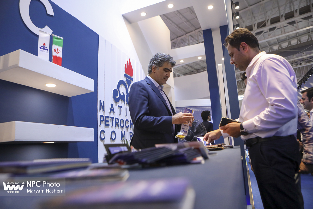 غرفه شرکت ملی صنایع پتروشیمی در روز پایانی از هجدهمین نمایشگاه بین‌المللی ایران‌پلاست 13