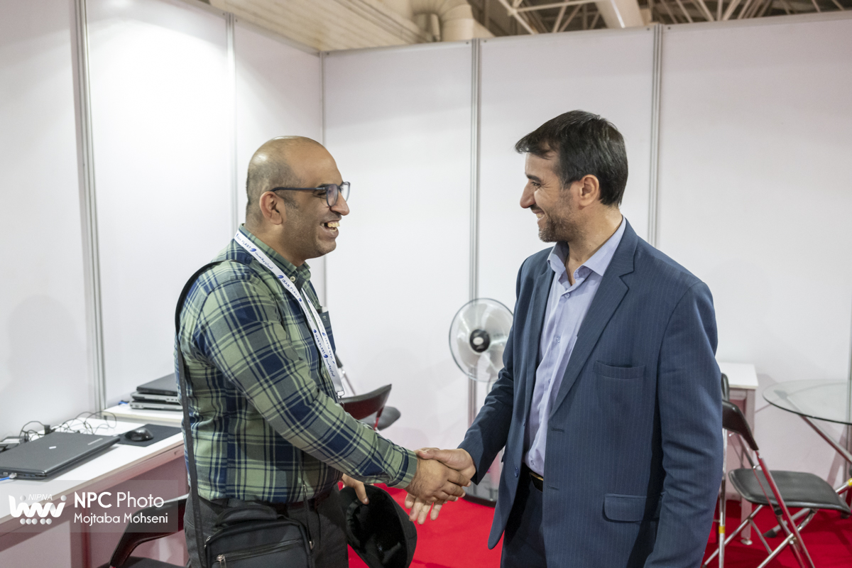 بازدید مدیرعامل شرکت ملی صنایع پتروشیمی از ستاد اجرایی در هجدهمین نمایشگاه ایران‌پلاست  5