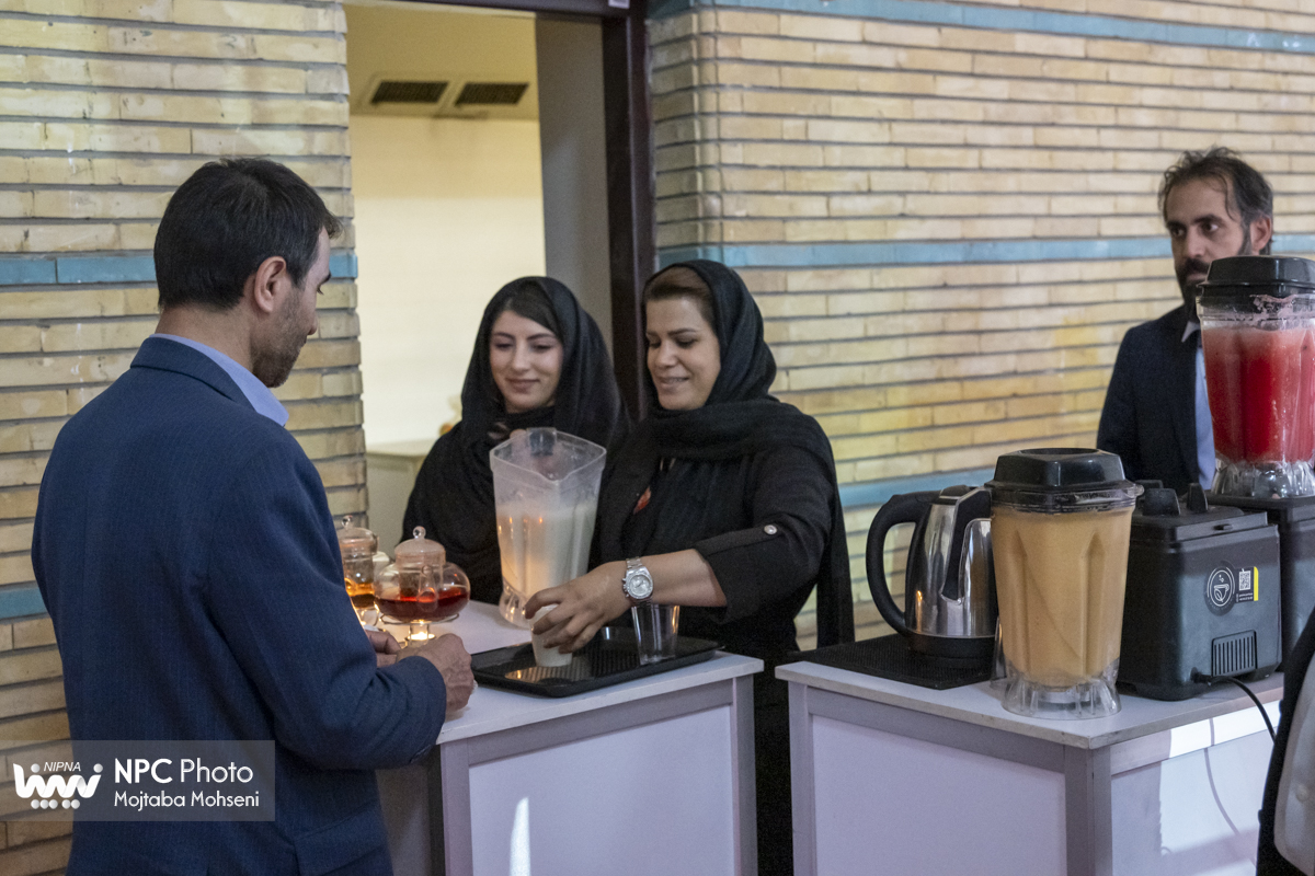 بازدید مدیرعامل شرکت ملی صنایع پتروشیمی از ستاد اجرایی در هجدهمین نمایشگاه ایران‌پلاست  12