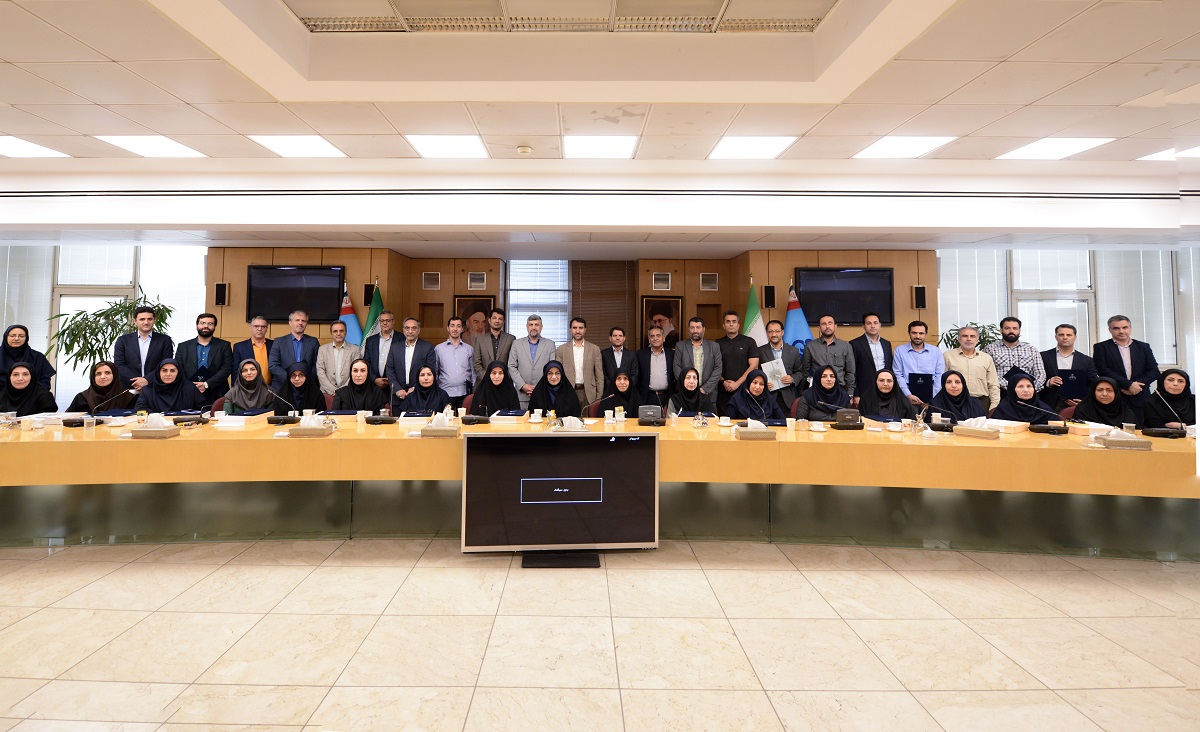 تقدیر از مدیران و کارکنان نمونه شرکت ملی صنایع پتروشیمی