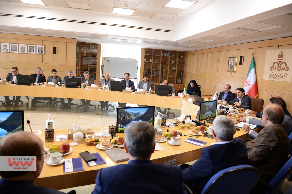 نشست هم اندیشی سرپرست شرکت ملی صنایع پتروشیمی با مدیران عامل هلدینگ ها و فعالان صنعت پتروشیمی 9