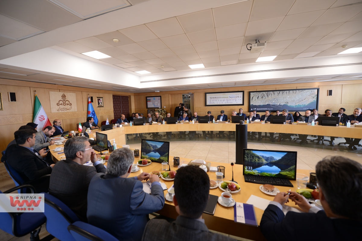 نشست هم اندیشی سرپرست شرکت ملی صنایع پتروشیمی با مدیران عامل هلدینگ ها و فعالان صنعت پتروشیمی 11