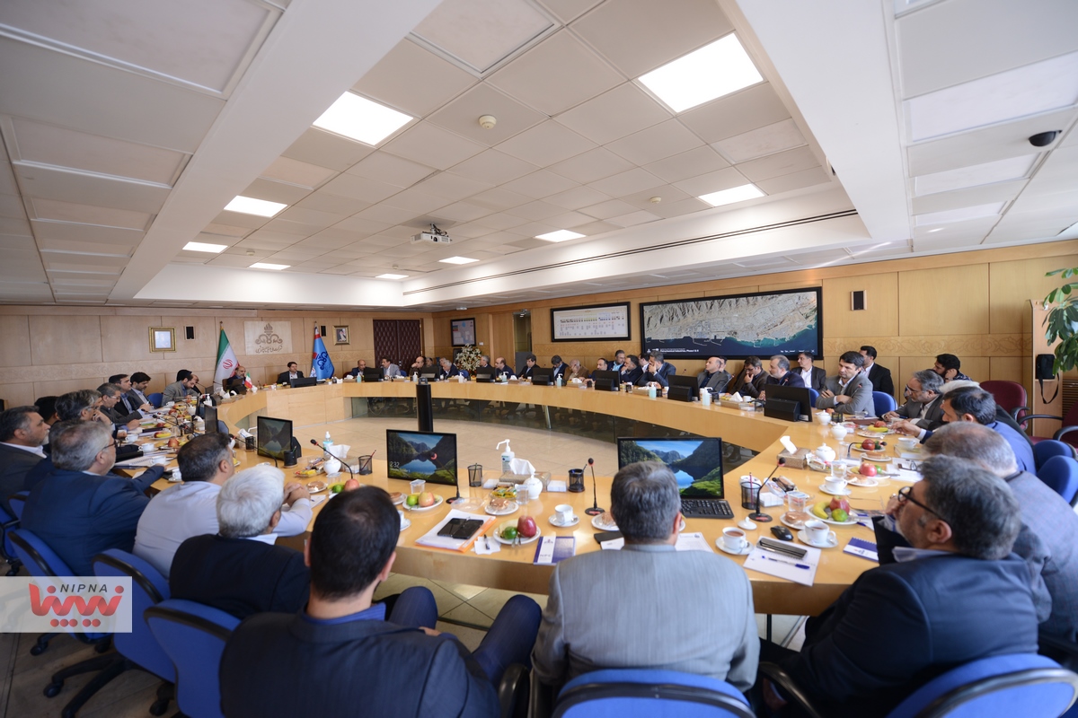 نشست هم اندیشی سرپرست شرکت ملی صنایع پتروشیمی با مدیران عامل هلدینگ ها و فعالان صنعت پتروشیمی 12