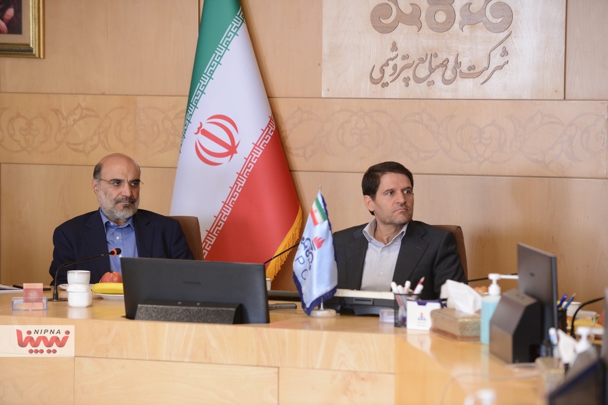 نشست هم اندیشی سرپرست شرکت ملی صنایع پتروشیمی با مدیران عامل هلدینگ ها و فعالان صنعت پتروشیمی 16