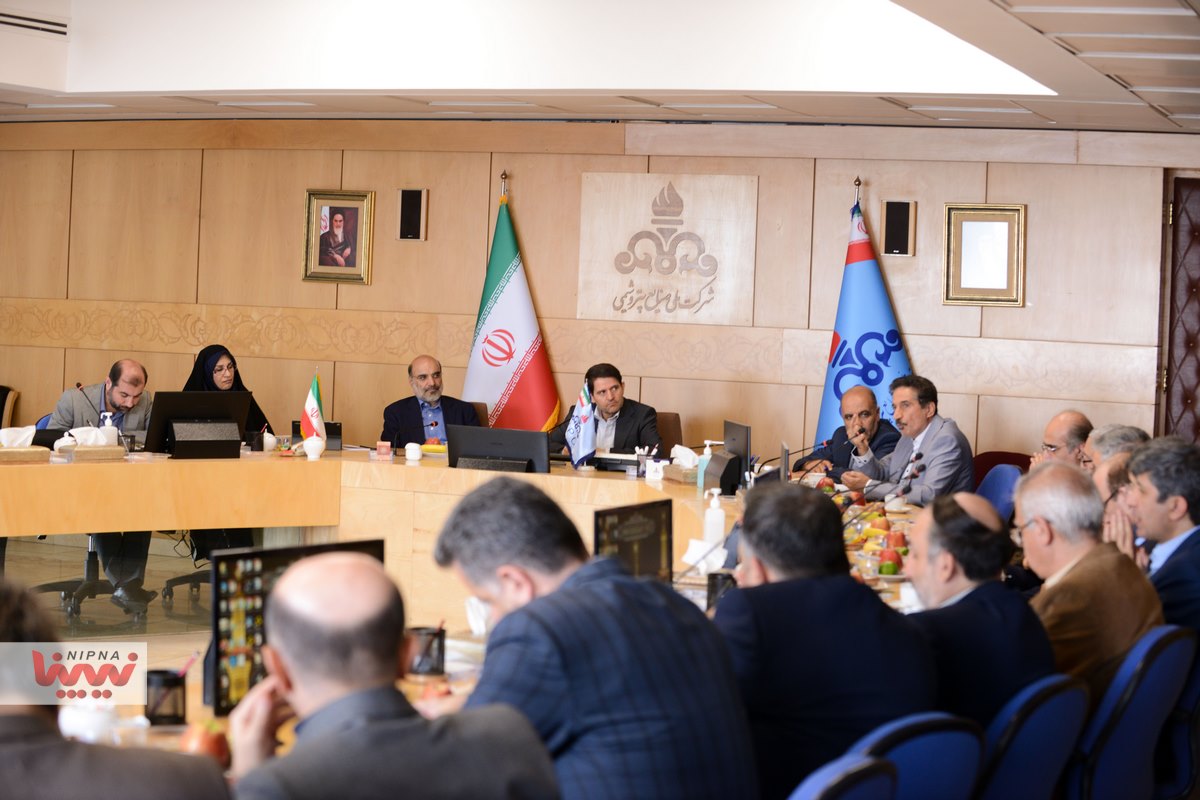 نشست هم اندیشی سرپرست شرکت ملی صنایع پتروشیمی با مدیران عامل هلدینگ ها و فعالان صنعت پتروشیمی 17