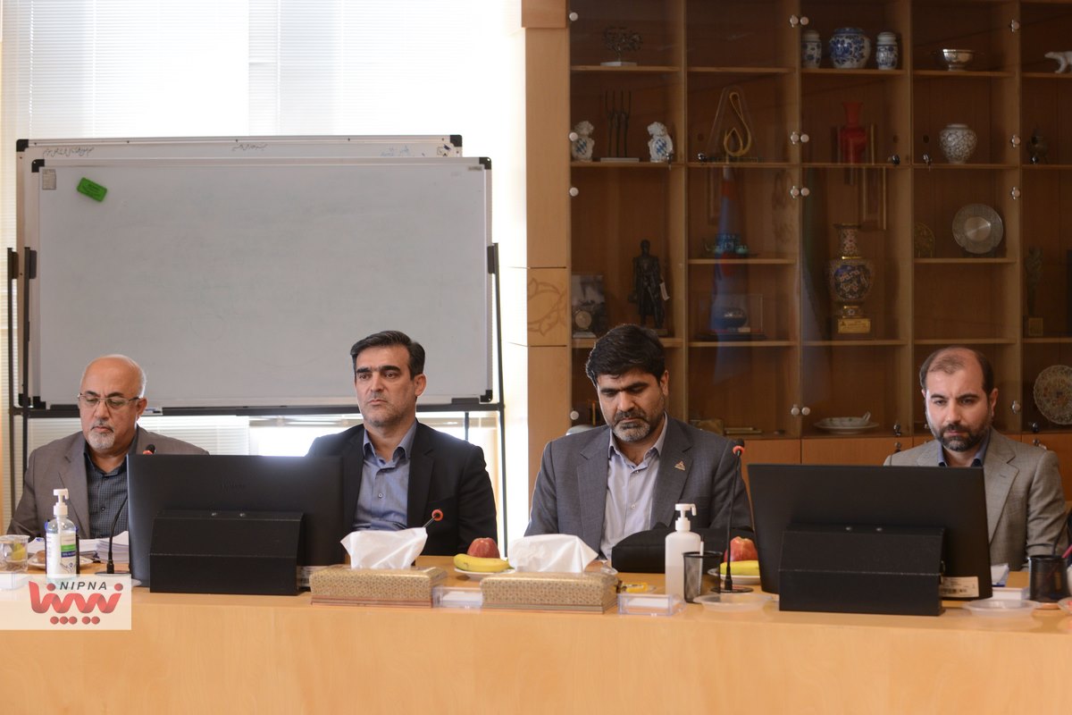 نشست هم اندیشی سرپرست شرکت ملی صنایع پتروشیمی با مدیران عامل هلدینگ ها و فعالان صنعت پتروشیمی 26