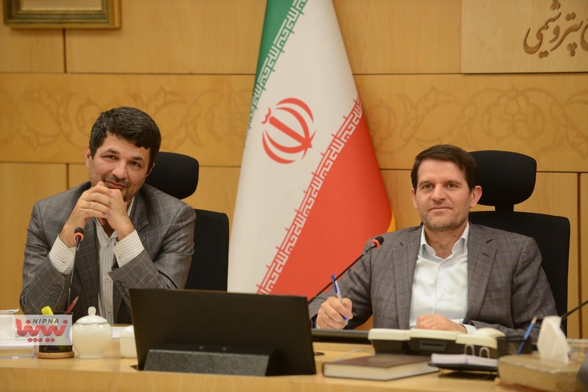 گزارش تصویری جلسه دکتر حسن عباس زاده مدیرعامل شرکت ملی صنایع پتروشیمی با مدیریت صنایع پایین دستی 4