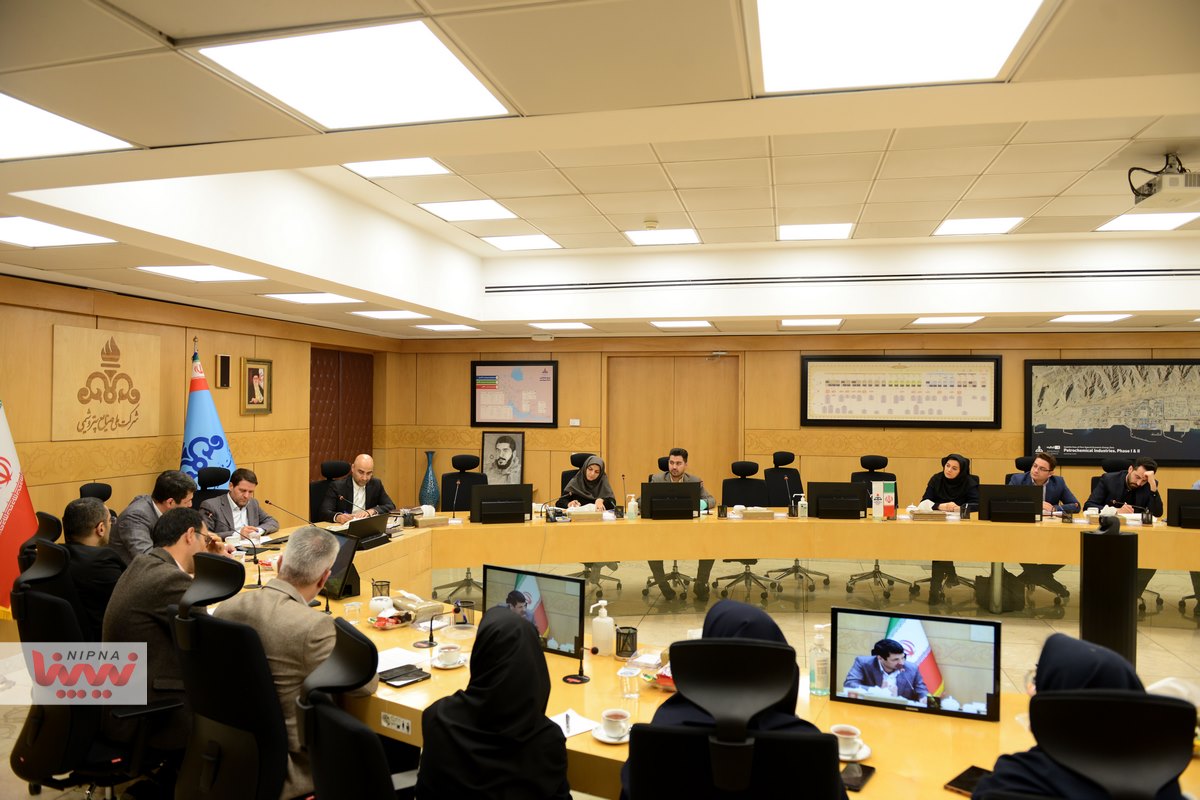گزارش تصویری جلسه دکتر حسن عباس زاده مدیرعامل شرکت ملی صنایع پتروشیمی با مدیریت صنایع پایین دستی 8