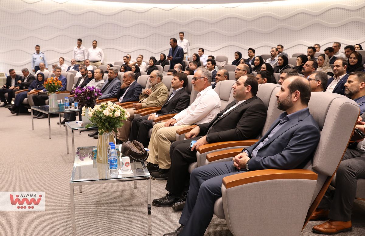 نشست تخصصی مدیران تعالی صنعت پتروشیمی با حضور معاون وزیر نفت در امور پتروشیمی 12