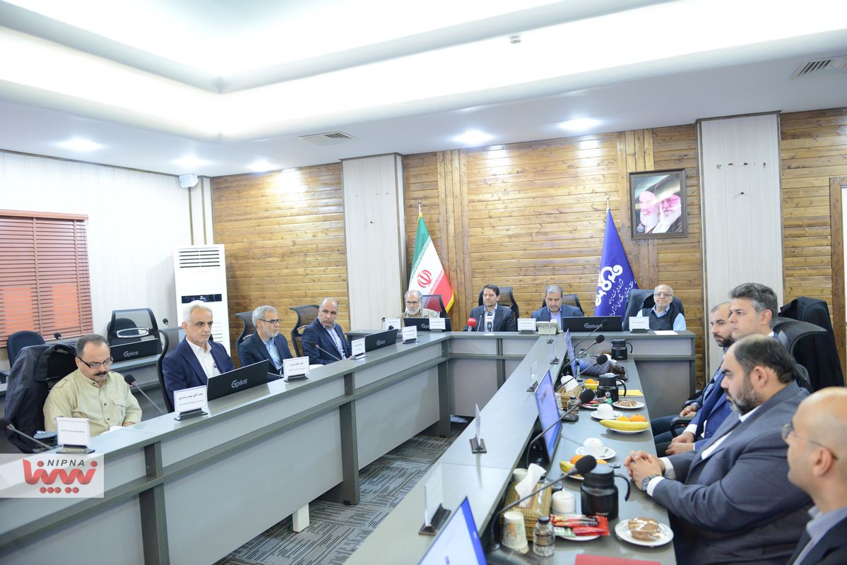 نشست بررسی وضعیت طرح های پتروشیمی مستقر در کنگان و منطقه ویژه انرژی پارس  12