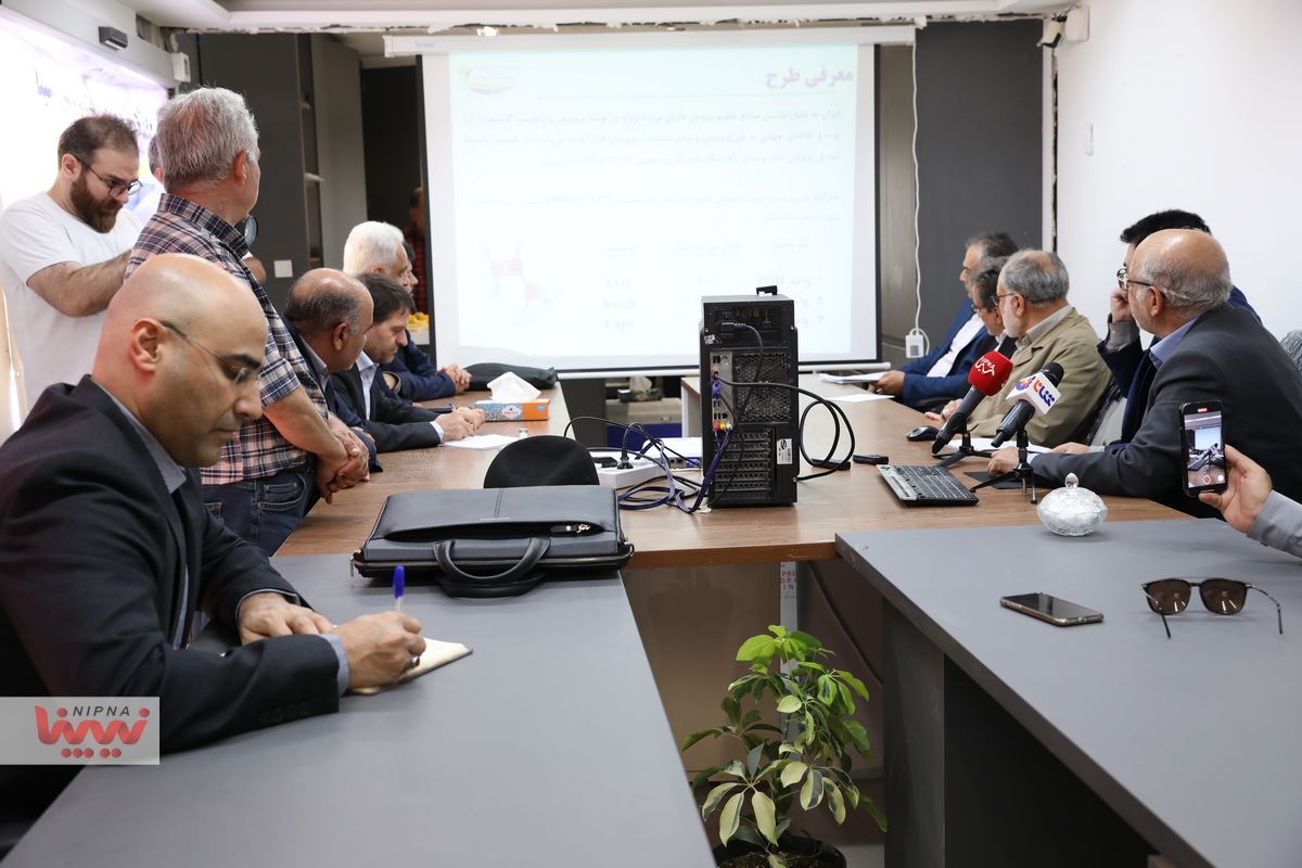 نشست بررسی روند پیشرفت طرح پتروپردیس سینا با حضور مدیرعامل شرکت ملی صنایع پتروشیمی و محمدرضا نعمت زاده 13