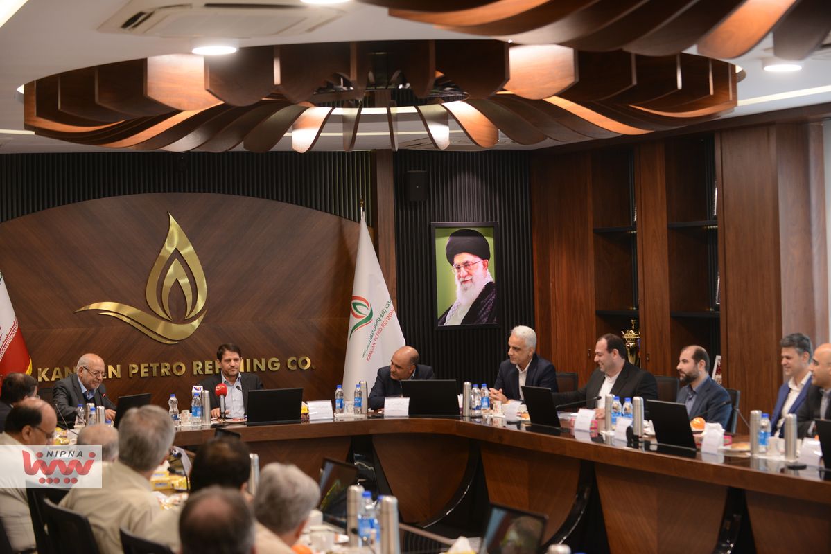 نشست بررسی روند پیشرفت طرح های پتروشیمی پتروپالایش کنگان با حضور معاون وزیر نفت در امور پتروشیمی 2