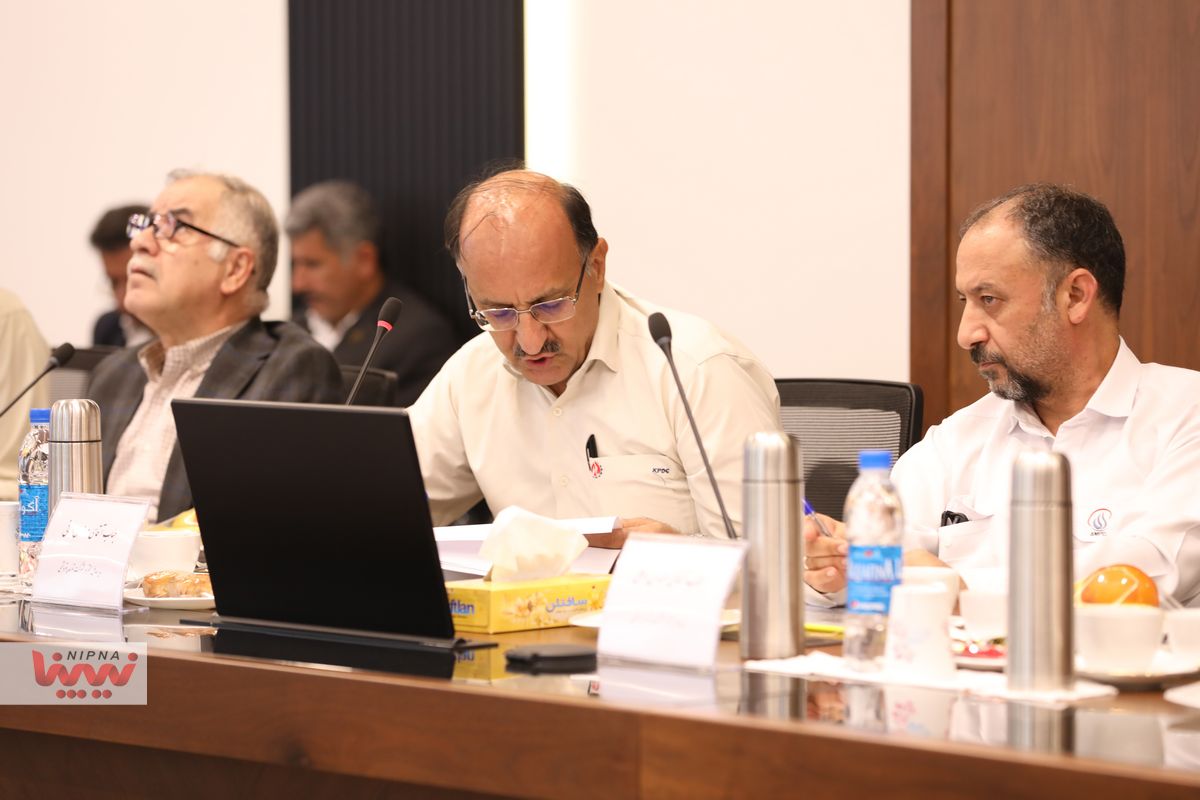 نشست بررسی روند پیشرفت طرح های پتروشیمی پتروپالایش کنگان با حضور معاون وزیر نفت در امور پتروشیمی 18