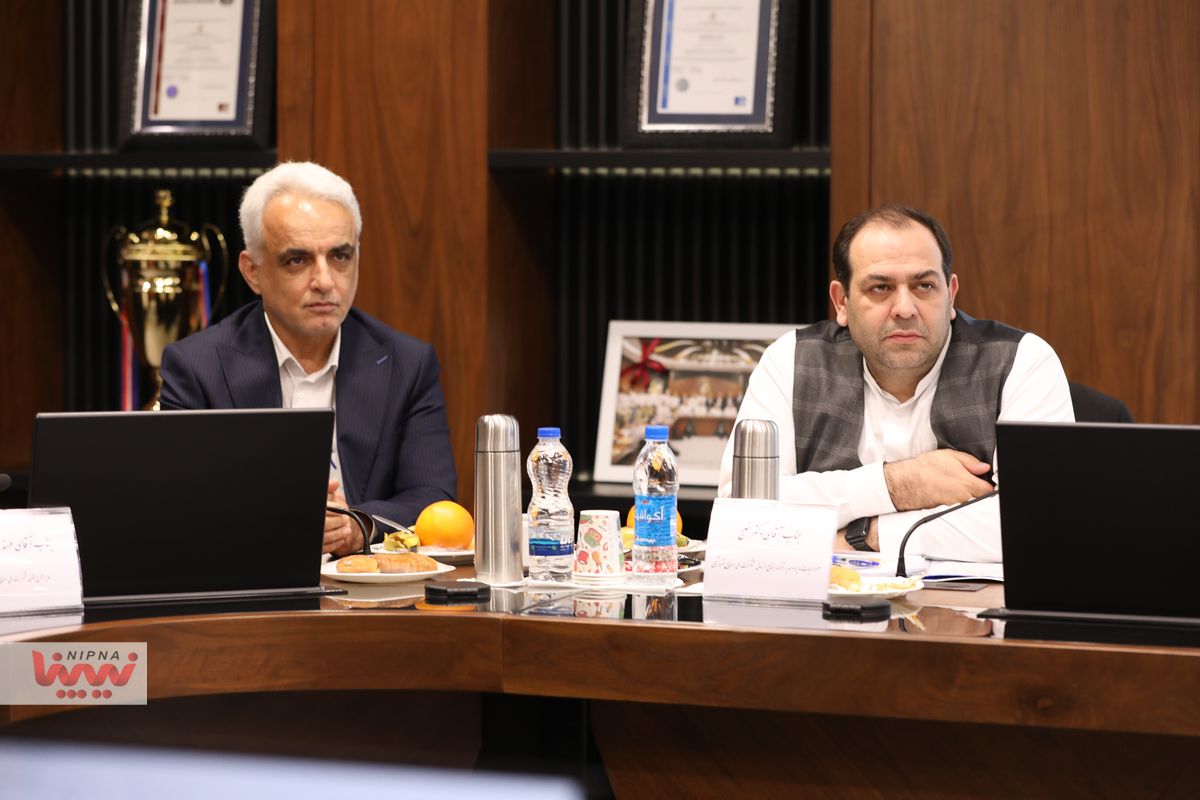 نشست بررسی روند پیشرفت طرح های پتروشیمی پتروپالایش کنگان با حضور معاون وزیر نفت در امور پتروشیمی 19