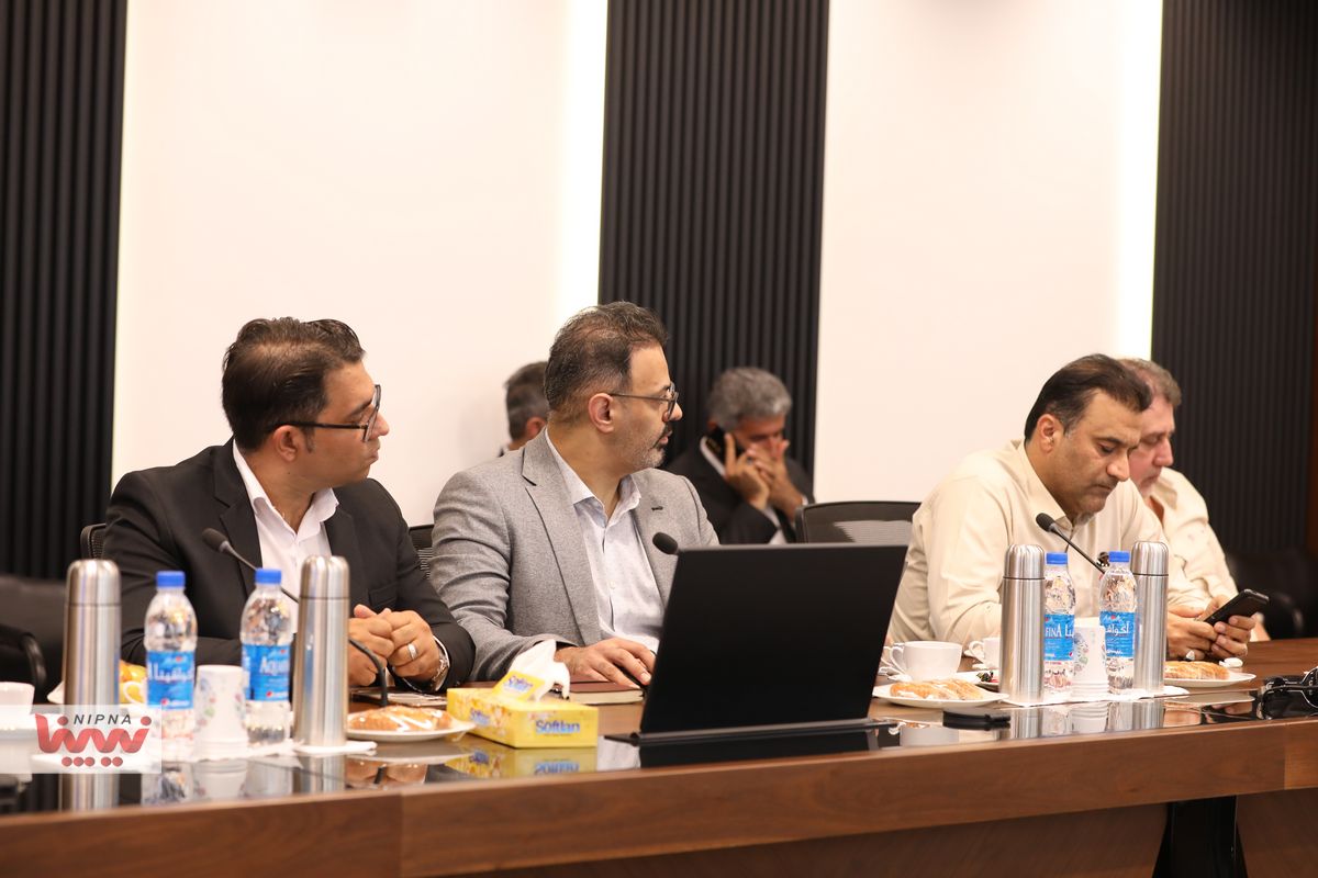 نشست بررسی روند پیشرفت طرح های پتروشیمی پتروپالایش کنگان با حضور معاون وزیر نفت در امور پتروشیمی 22