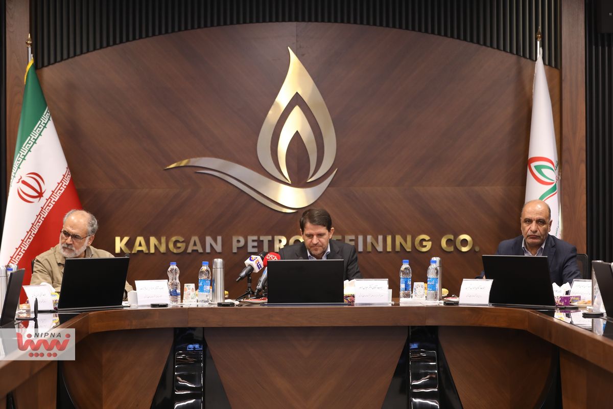 نشست بررسی روند پیشرفت طرح های پتروشیمی پتروپالایش کنگان با حضور معاون وزیر نفت در امور پتروشیمی 24