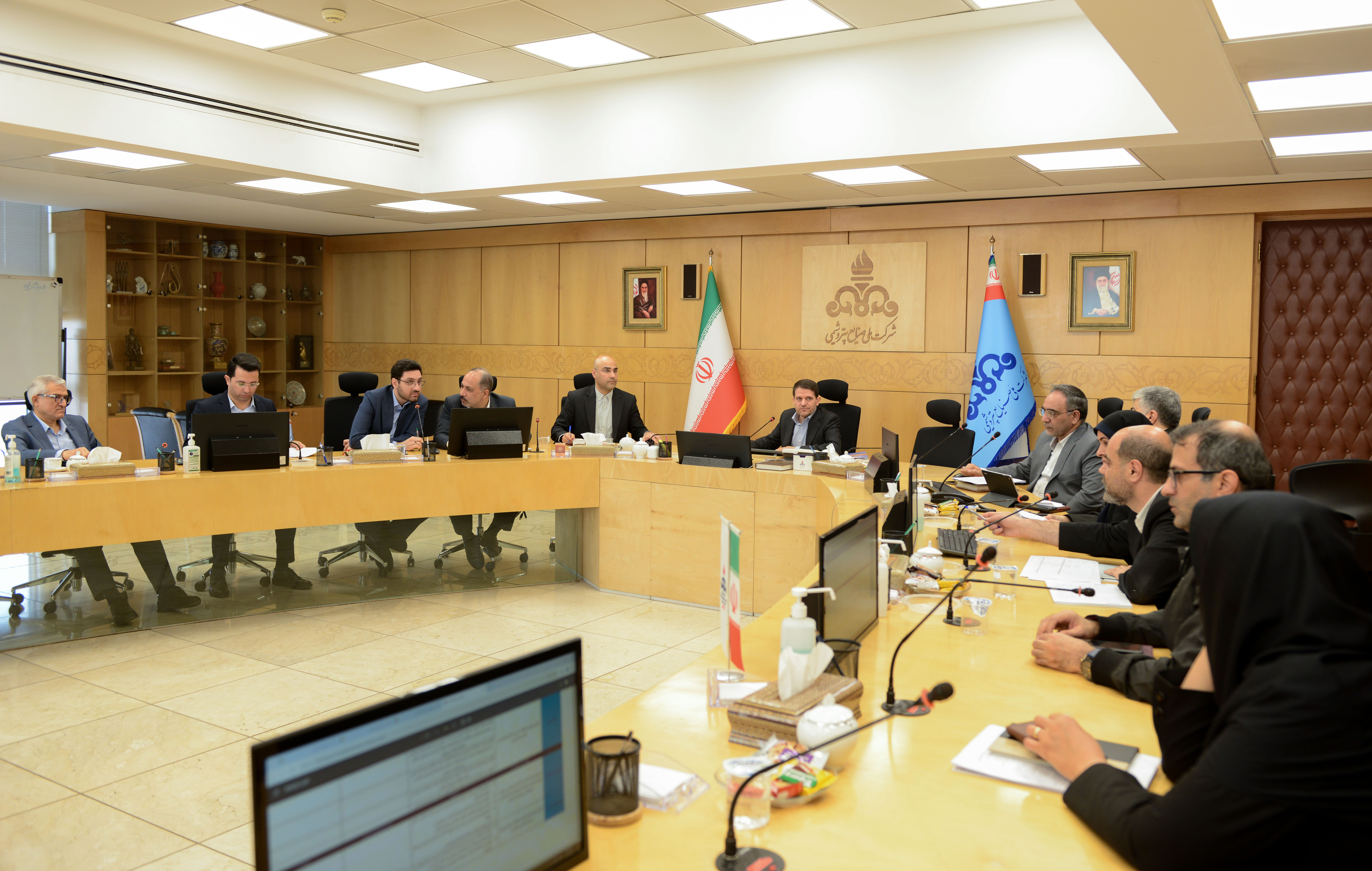 نشست تخصصی بررسی برنامه هفتم توسعه در صنعت پتروشیمی  1