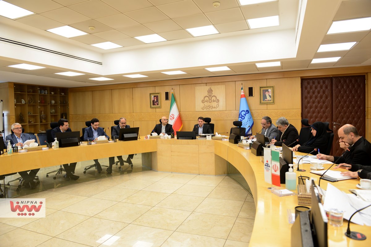 نشست تخصصی بررسی برنامه هفتم توسعه در صنعت پتروشیمی  11