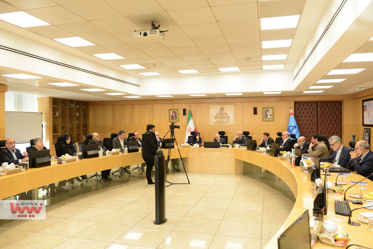 نشست صمیمی مدیران عامل ادوار شرکت ملی صناییع پتروشیمی 18