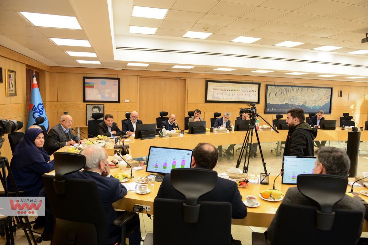 نشست صمیمی مدیران عامل ادوار شرکت ملی صناییع پتروشیمی 25