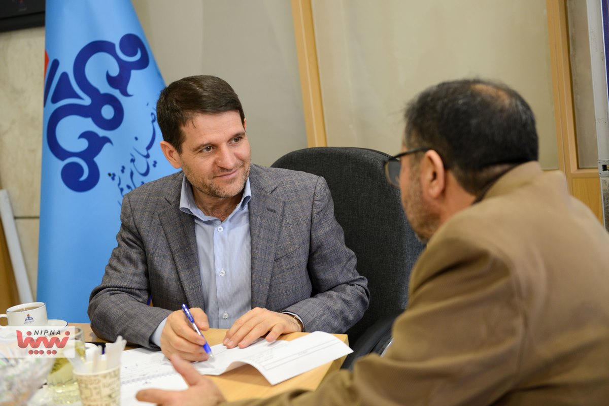 دیدار و ملاقات چهره به چهره معاون وزیر و مدیرعامل شرکت ملی صنایع پتروشیمی و مدیر توسعه منابع انسانی با کارکنان (میز خدمت) 8