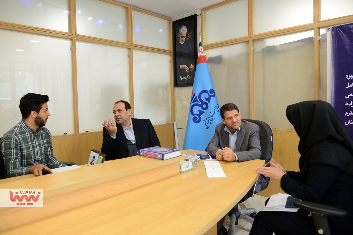 دیدار و ملاقات چهره به چهره معاون وزیر و مدیرعامل شرکت ملی صنایع پتروشیمی و مدیر توسعه منابع انسانی با کارکنان (میز خدمت) 10