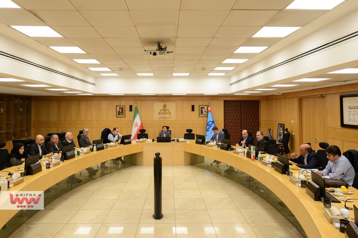 نشست هم اندیشی شصت سالگی صنعت پتروشیمی با حضور معاون وزیر نفت و مدیرعامل شرکت ملی صنایع پتروشیمی 15