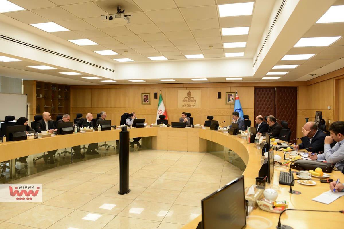 نشست هم اندیشی شصت سالگی صنعت پتروشیمی با حضور معاون وزیر نفت و مدیرعامل شرکت ملی صنایع پتروشیمی 18