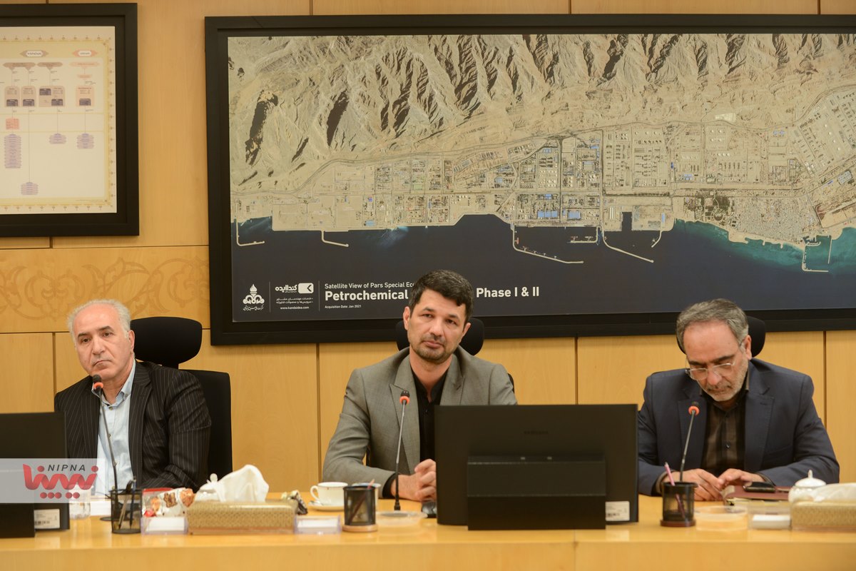 نشست مشترک نماینده NPC در هیئت مدیره هلدینگ خلیج فارس با مدیرعامل و مدیران شرکت ملی صنایع پتروشیمی 6