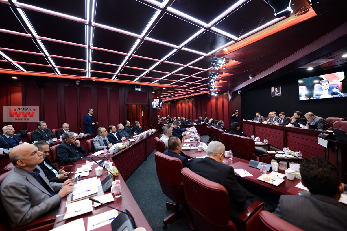 بررسی مشکلات فعالان اقتصادی در حوزه صنایع پتروشیمی 16