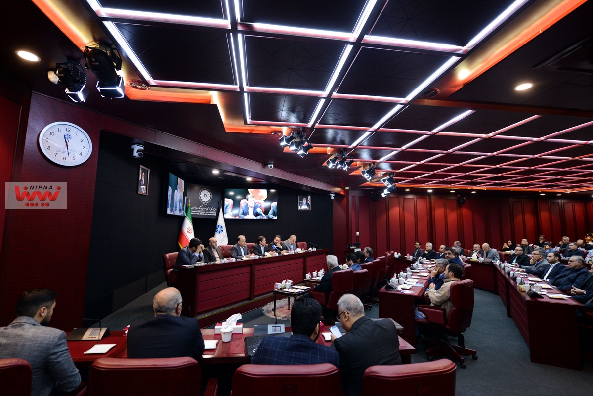 بررسی مشکلات فعالان اقتصادی در حوزه صنایع پتروشیمی 18