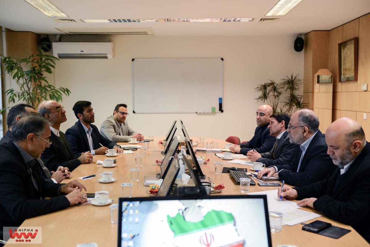 دیدار استاندار کرمانشاه با معاون وزیر نفت و مدیرعامل شرکت ملی صنایع پتروشیمی 7