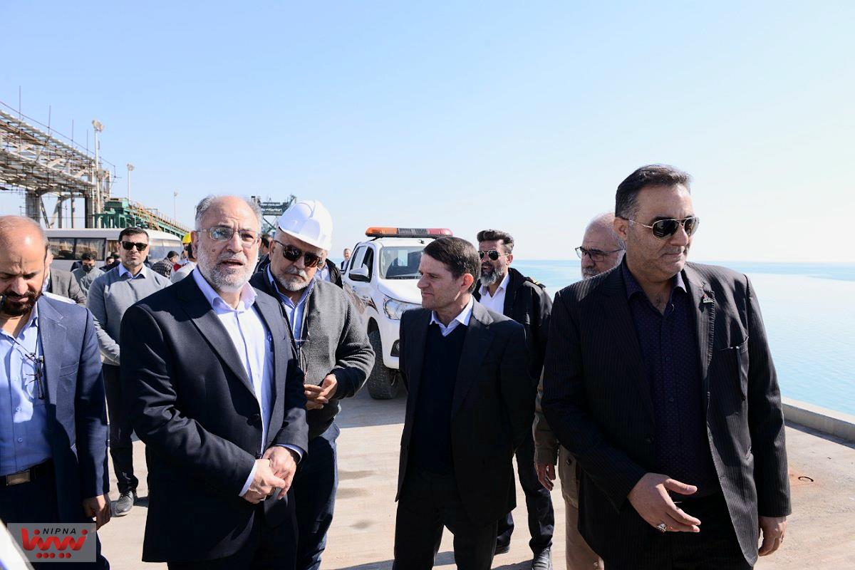 بازدید حسن عباس زاده معاون وزیر نفت و مدیرعامل شرکت ملی صنایع پتروشیمی از اسکله های شرکت پایانه ها و مخازن منطقه ویژه اقتصادی پتروشیمی ماهشهر 2