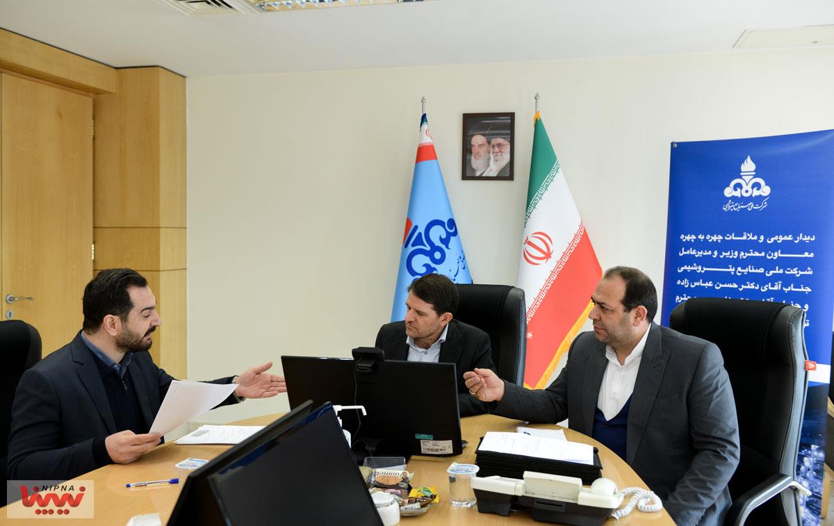 نشست میز خدمت با حضور معاون محترم وزیر نفت و مدیرعامل شرکت ملی صنایع پتروشیمی و مدیر محترم توسعه منابع انسانی 4