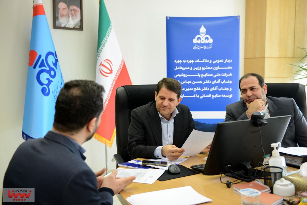 نشست میز خدمت با حضور معاون محترم وزیر نفت و مدیرعامل شرکت ملی صنایع پتروشیمی و مدیر محترم توسعه منابع انسانی 6