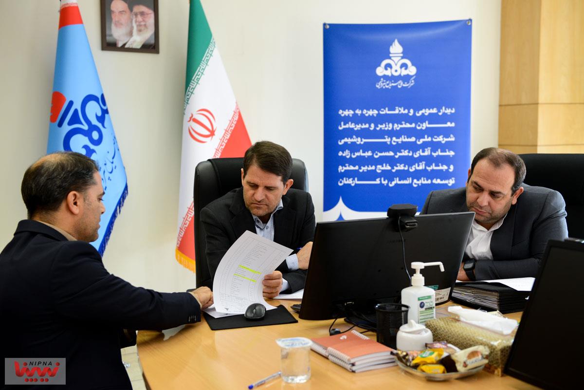 نشست میز خدمت با حضور معاون محترم وزیر نفت و مدیرعامل شرکت ملی صنایع پتروشیمی و مدیر محترم توسعه منابع انسانی 9