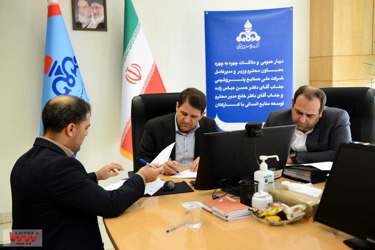 نشست میز خدمت با حضور معاون محترم وزیر نفت و مدیرعامل شرکت ملی صنایع پتروشیمی و مدیر محترم توسعه منابع انسانی 10