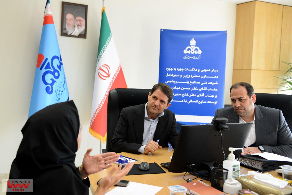 نشست میز خدمت با حضور معاون محترم وزیر نفت و مدیرعامل شرکت ملی صنایع پتروشیمی و مدیر محترم توسعه منابع انسانی 11