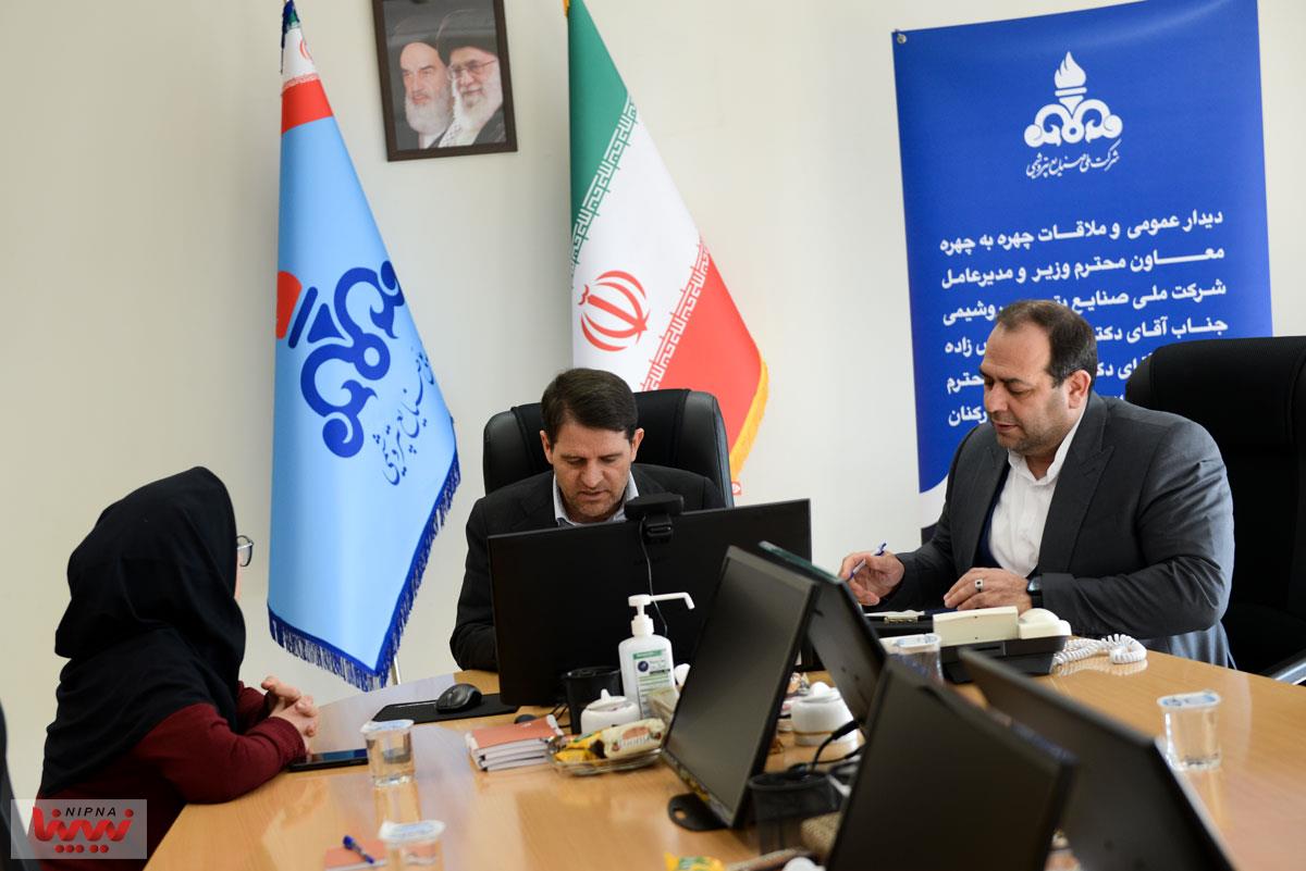 نشست میز خدمت با حضور معاون محترم وزیر نفت و مدیرعامل شرکت ملی صنایع پتروشیمی و مدیر محترم توسعه منابع انسانی 13