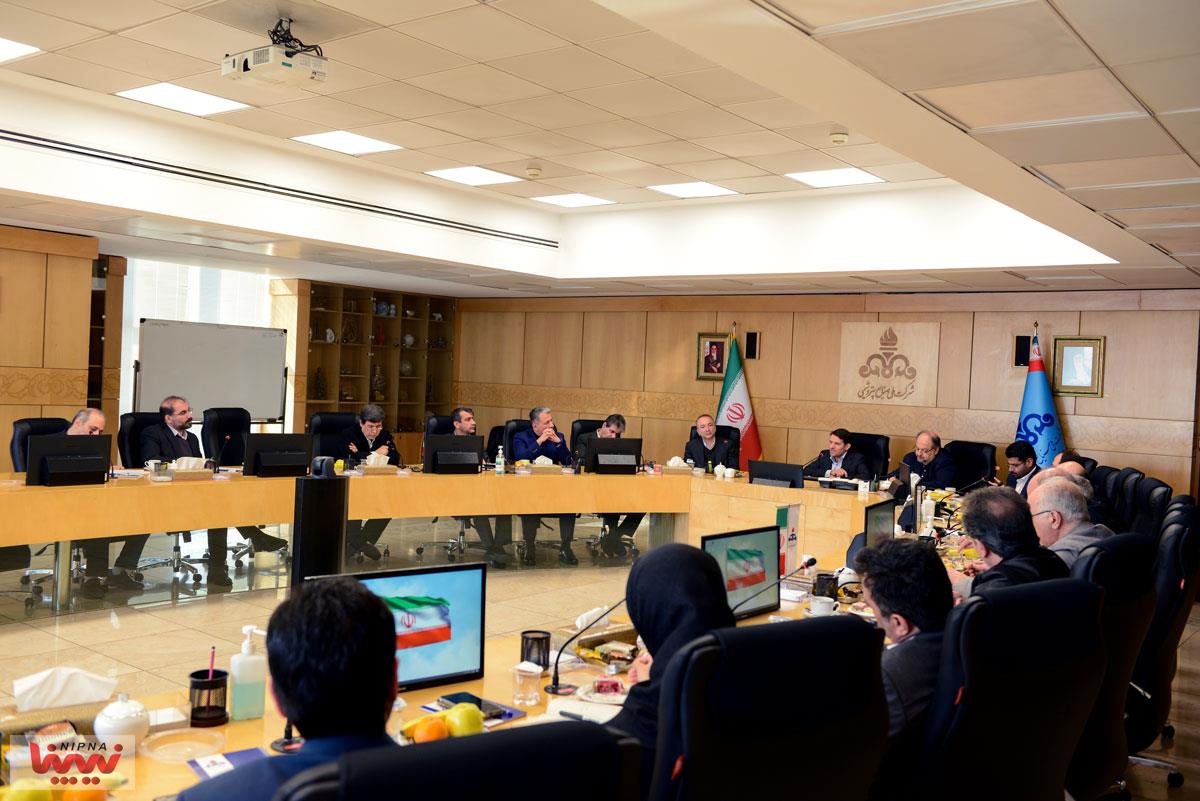 نشست معاون محترم وزیر نفت با مدیران عامل هلدینگ های پتروشیمی 3