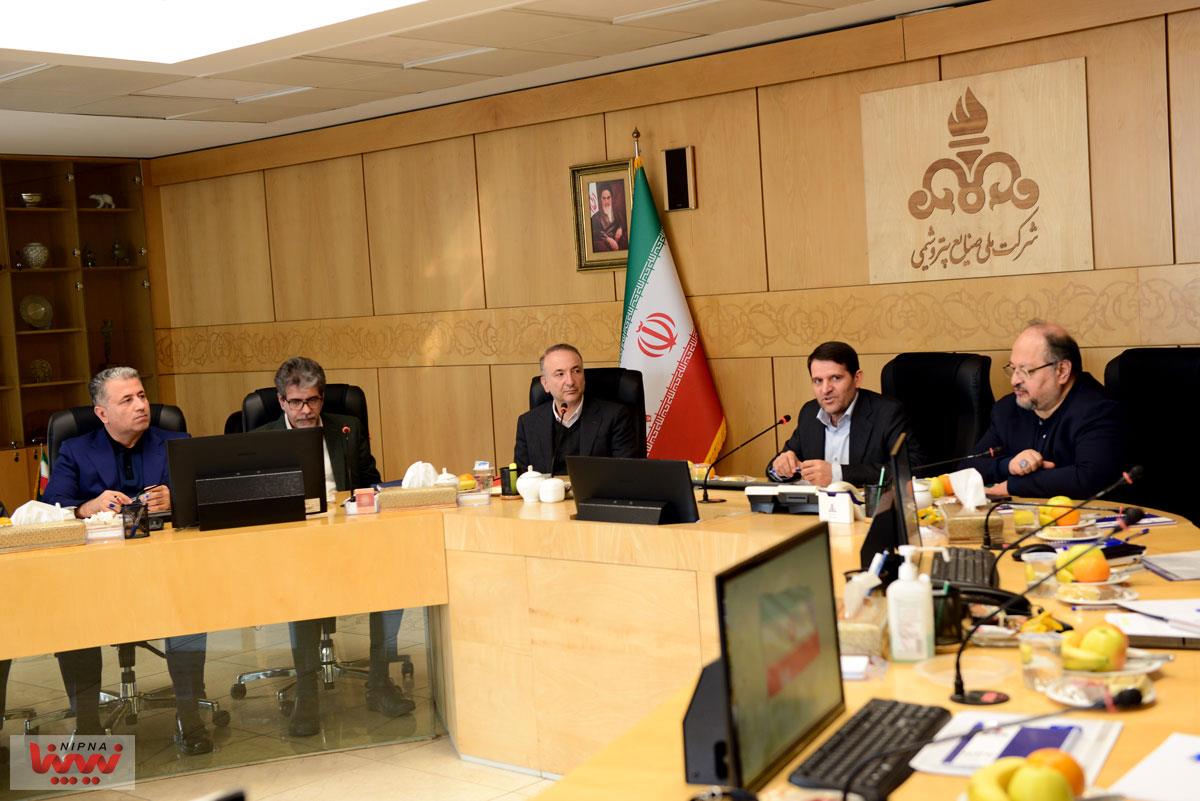 نشست معاون محترم وزیر نفت با مدیران عامل هلدینگ های پتروشیمی 6