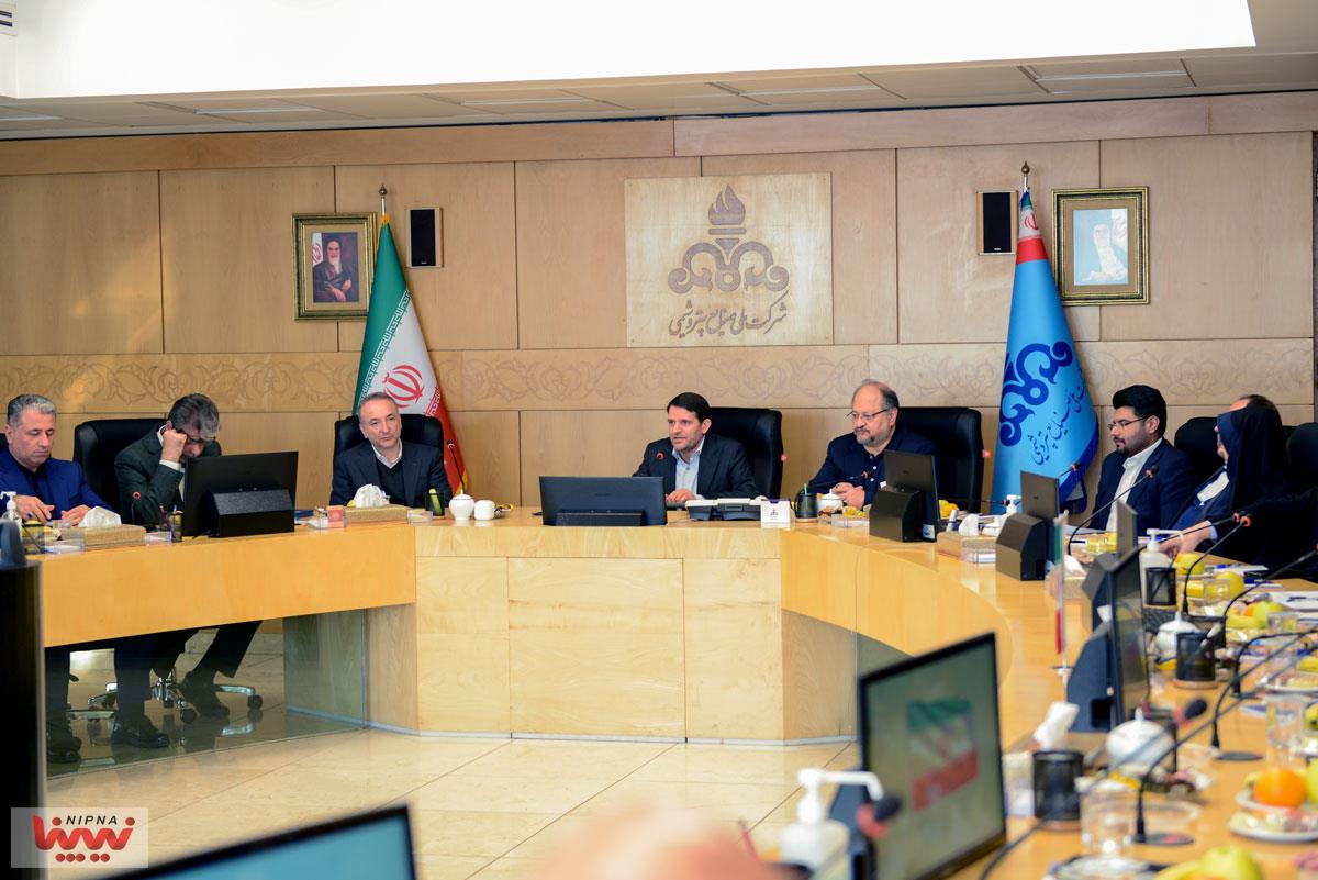 نشست معاون محترم وزیر نفت با مدیران عامل هلدینگ های پتروشیمی 9