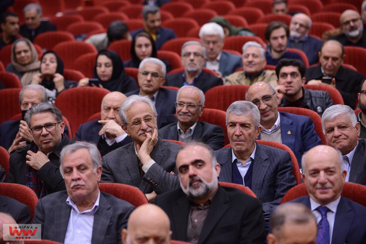 آیین بزرگداشت محمدرضا نعمت زاده به همت اتحادیه صادرکنندگان فرآورده های نفت، گاز و پتروشیمی برگزار شد 37