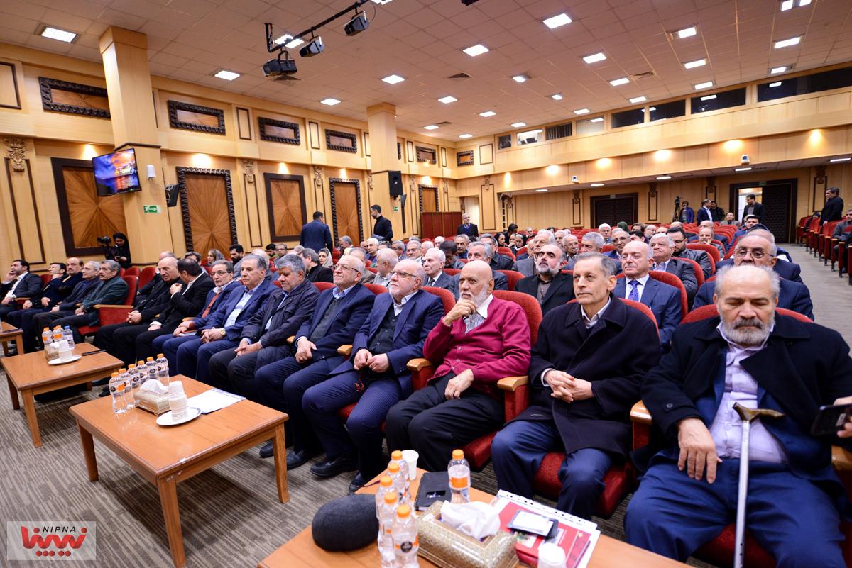 آیین بزرگداشت محمدرضا نعمت زاده به همت اتحادیه صادرکنندگان فرآورده های نفت، گاز و پتروشیمی برگزار شد 43